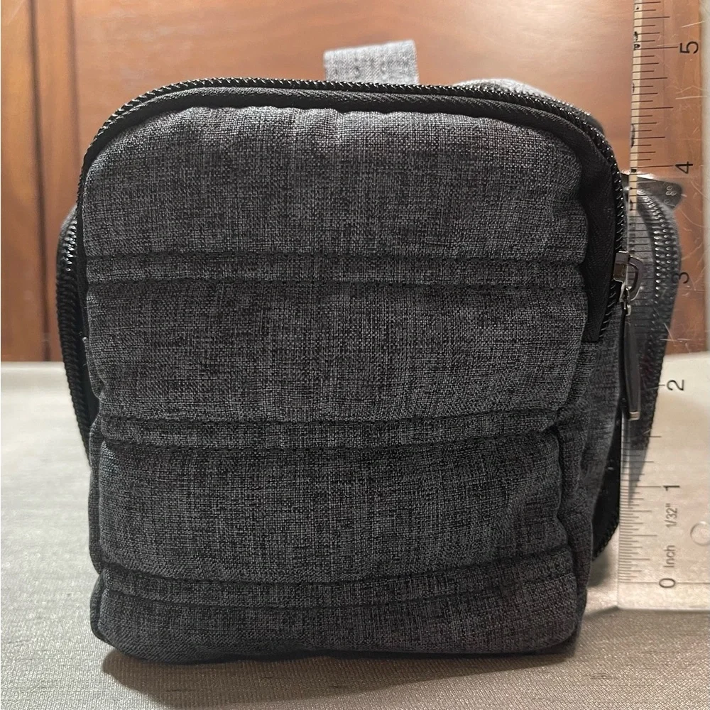 Lug Trolley Gray Cosmetic Case